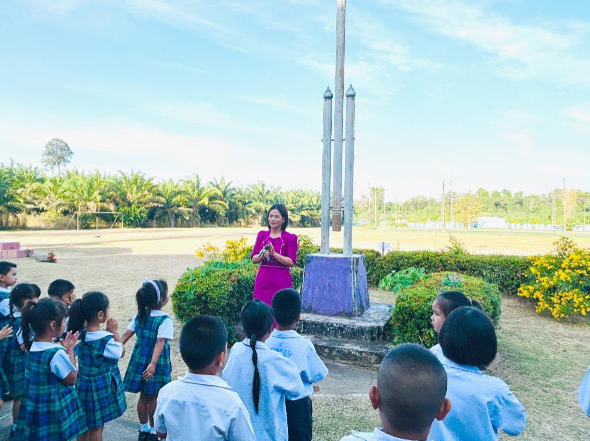 เมื่อวันอังคาร ที่ 7 มกราคม 2568
นางบุตรชรี  ปรีดาศักดิ์  ผู้อำนวยการโรงเรียนเทศบาลบ้านปากวีป มิตรภาพที่ 124 ได้พูดคุยพบปะกับนักเรียนในกิจกรรมหน้าเสาธงตอนเช้า เพื่อให้โอวาทกับนักเรียน ได้สร้างขวัญกำลังใจให้กับนักเรียนในการเรียนหนังสือ