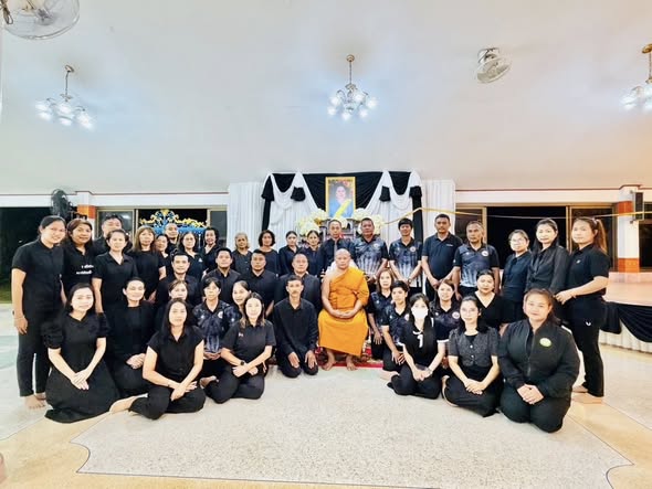 🖤พิธีบำเพ็ญกุศลสวดพระอภิธรรม อุทิศถวายเป็นพระราชกุศล เบื้องหน้าพระฉายาลักษณ์ สมเด็จพระนางเจ้าสิริกิติ์ พระบรมราชินีนาถ พระบรมราชชนนีพันปีหลวง 🖤
     วันพฤหัสบดีที่ 6 พฤศจิกายน 2568